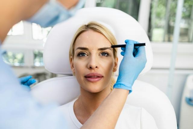 4 Reasons to Avoid Direct Sunlight After Plastic Surgery