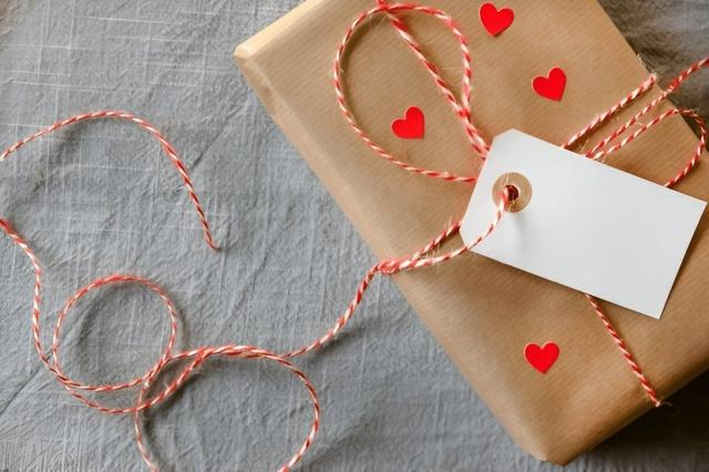 How Personalised Cards Add a Unique Touch to Any Celebration