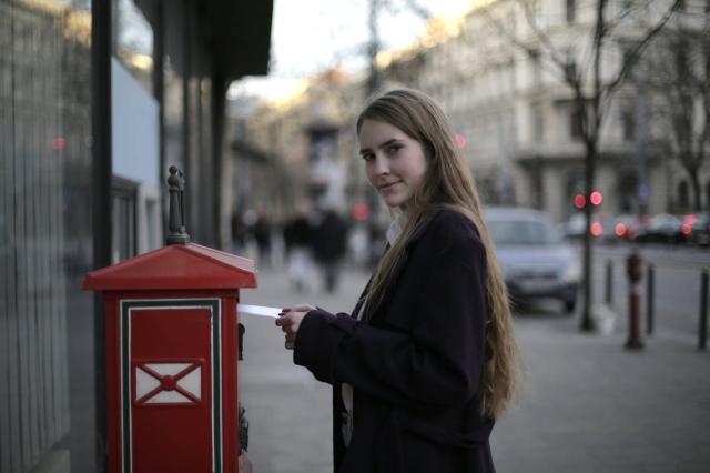 6 Ways to Use Direct Mail Marketing to Improve Your Company's ROI