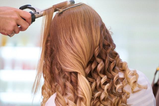 5 Benefits of Getting Your Hair Professionally Done for the Holidays