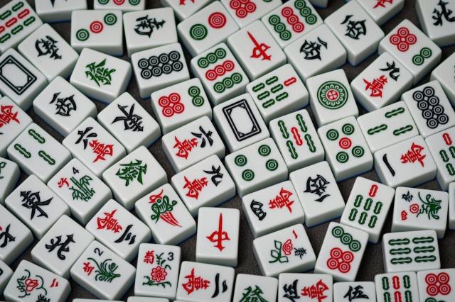 4 Cute Ways to Include Mahjong in Your Holiday Parties