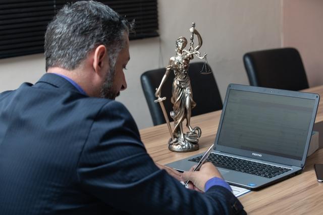 The Ultimate Guide to Hiring a Criminal Defense Attorney