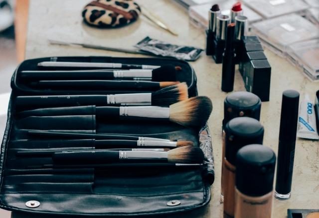 Top Techniques to Properly Apply Foundation Makeup