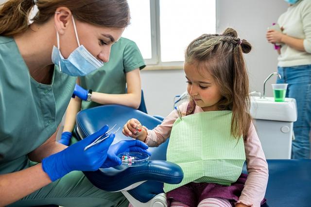 At What Age Should a Child Go to the Dentist?