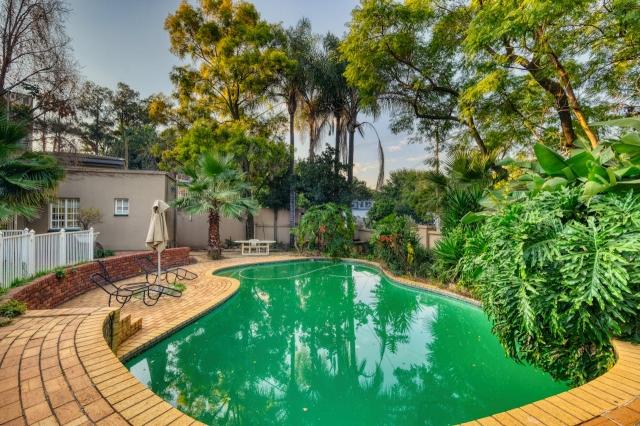 3 Signs It's Time to Sell a Pool Service Business to a Franchise